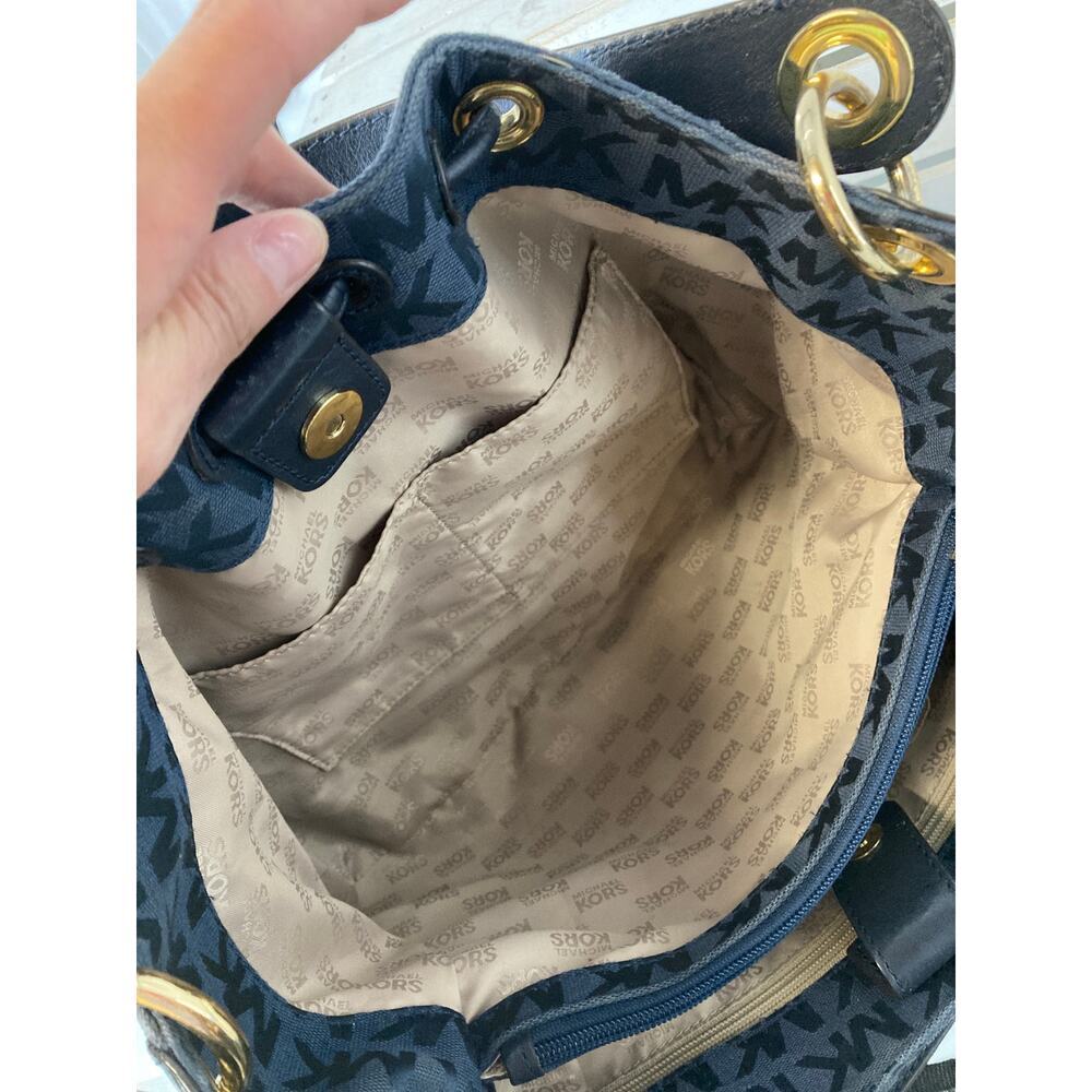 MICHAEL KORS LARGE NAVY CANVAS SIGNATURE PRINT SHOULDER BAG - Picture 12 of 16